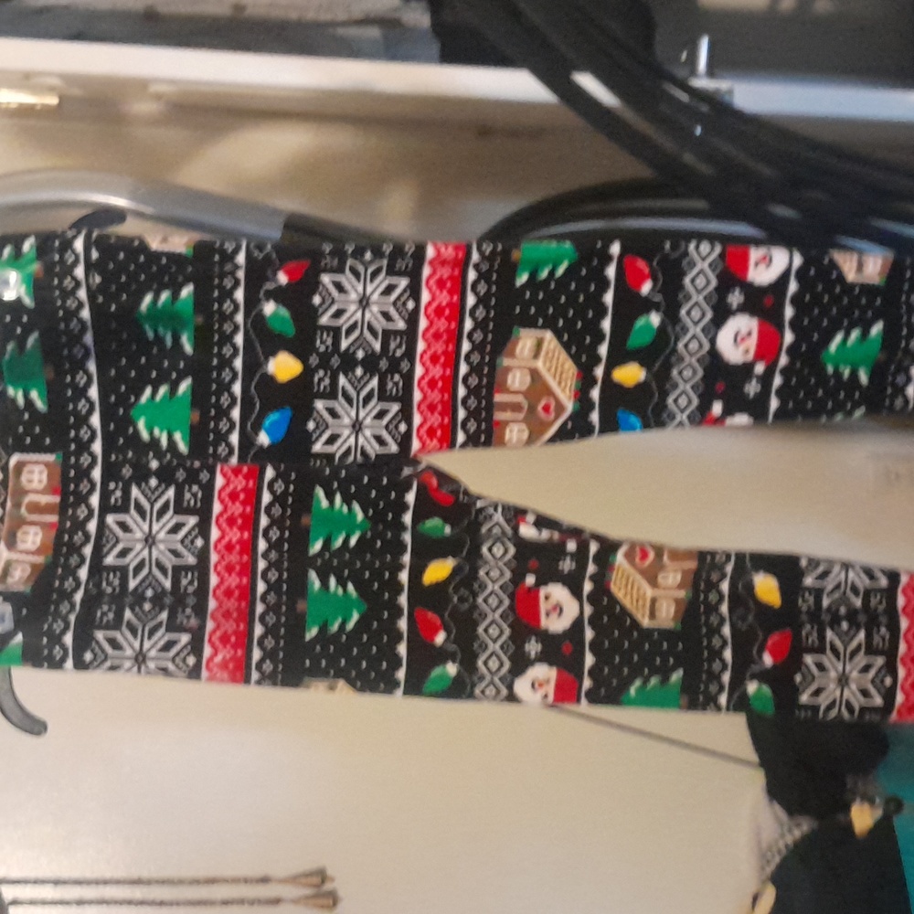 Used woman's leggings Christmas pattern large 11/13 no boundaries large